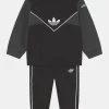 Adidas Originals Crew Unisex Set - Tracksuit - Black/Carbon 1 Adidas Originals Crew Unisex Set - Tracksuit - Black/Carbon -Adidas Shop 03d49834770c44aa83a5e71bd3494b79