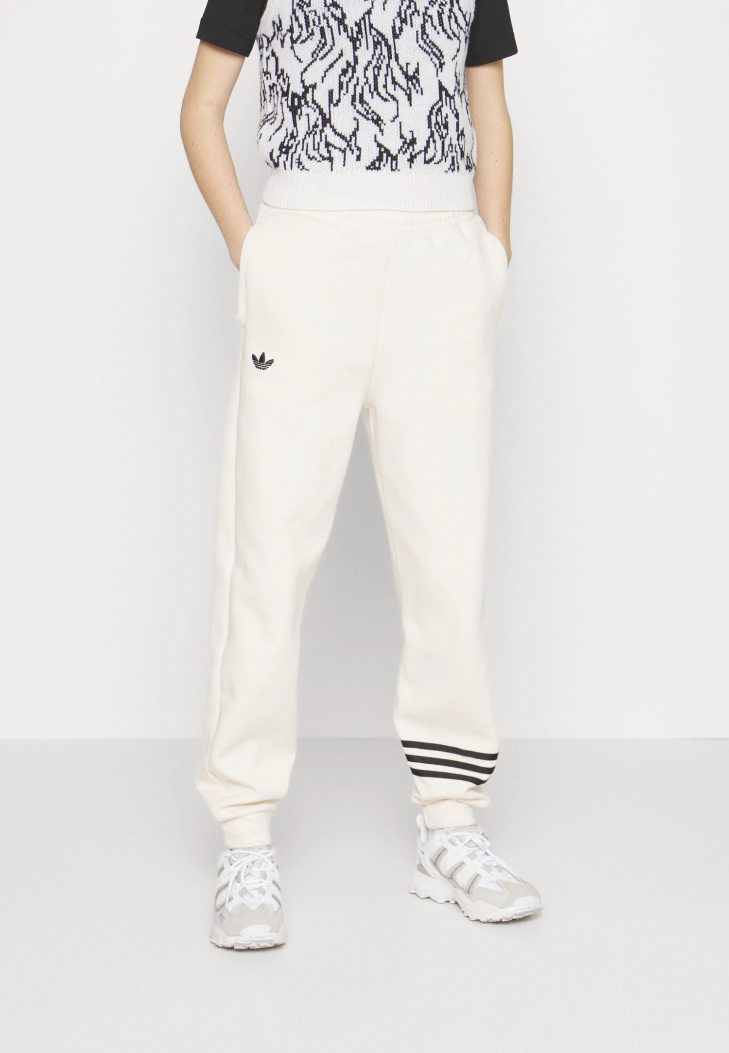 Adidas Originals Neuclassics Joggers - Tracksuit Bottoms 5 Adidas Originals Neuclassics Joggers - Tracksuit Bottoms - Image 3