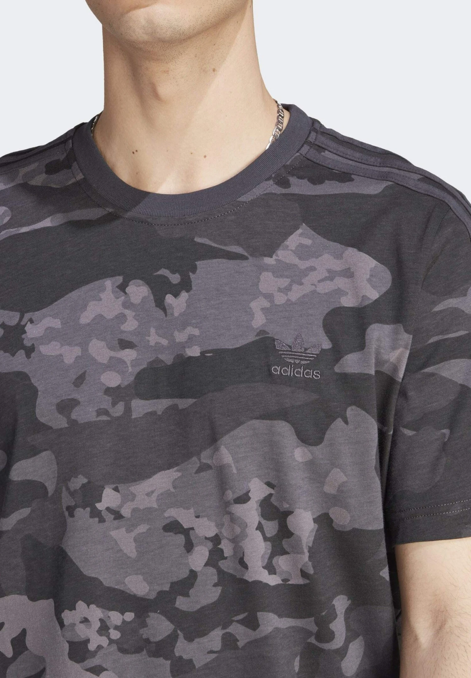 Adidas Originals Graphics Camo - Print T-Shirt - Carbon 5 Adidas Originals Graphics Camo - Print T-Shirt - Carbon - Image 3