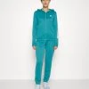 Adidas Sportswear Linear - Tracksuit -Adidas Shop 23bba53304334b11b9b7b6692c7b6c89