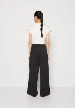 Adidas Sportswear Cropped With Flower Patches - Print T-Shirt - Chalk White 10 Adidas Sportswear Cropped With Flower Patches - Print T-Shirt - Chalk White -Adidas Shop 3eddec0369214fee99c2db4691a8a2d6