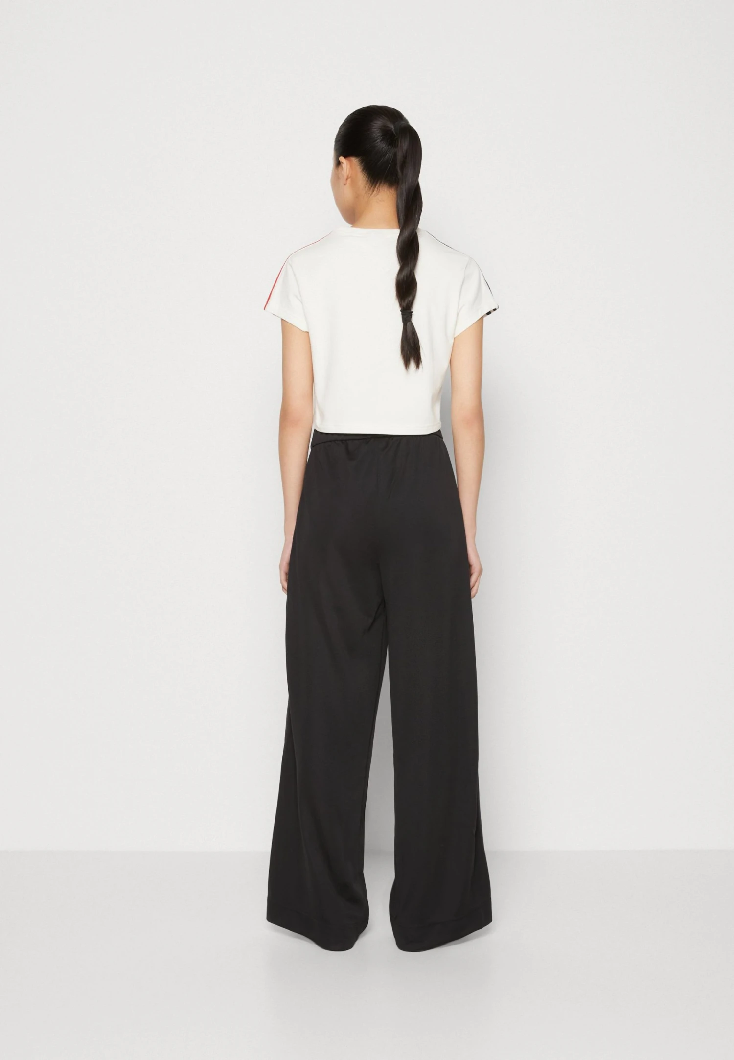 Adidas Sportswear Cropped With Flower Patches - Print T-Shirt - Chalk White 5 Adidas Sportswear Cropped With Flower Patches - Print T-Shirt - Chalk White - Image 3