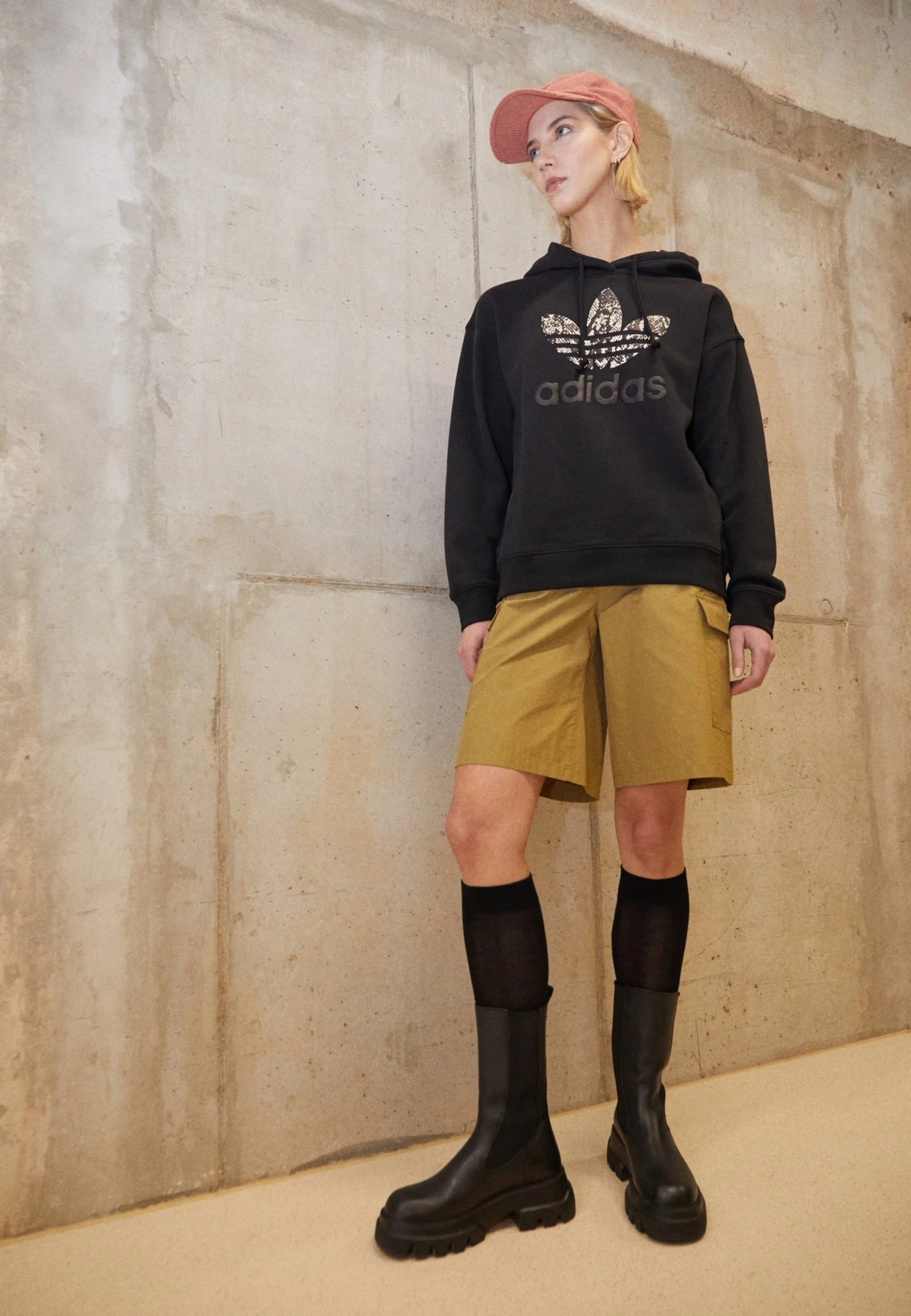 Adidas Originals Hoodie Logo - Sweatshirt - Black 4 Adidas Originals Hoodie Logo - Sweatshirt - Black - Image 2