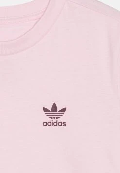 Adidas Originals Tee Junior Unisex - Basic T-Shirt - Clear Pink/Maroon -Adidas Shop 5e78a9acfb534037b8dec9457f36d322