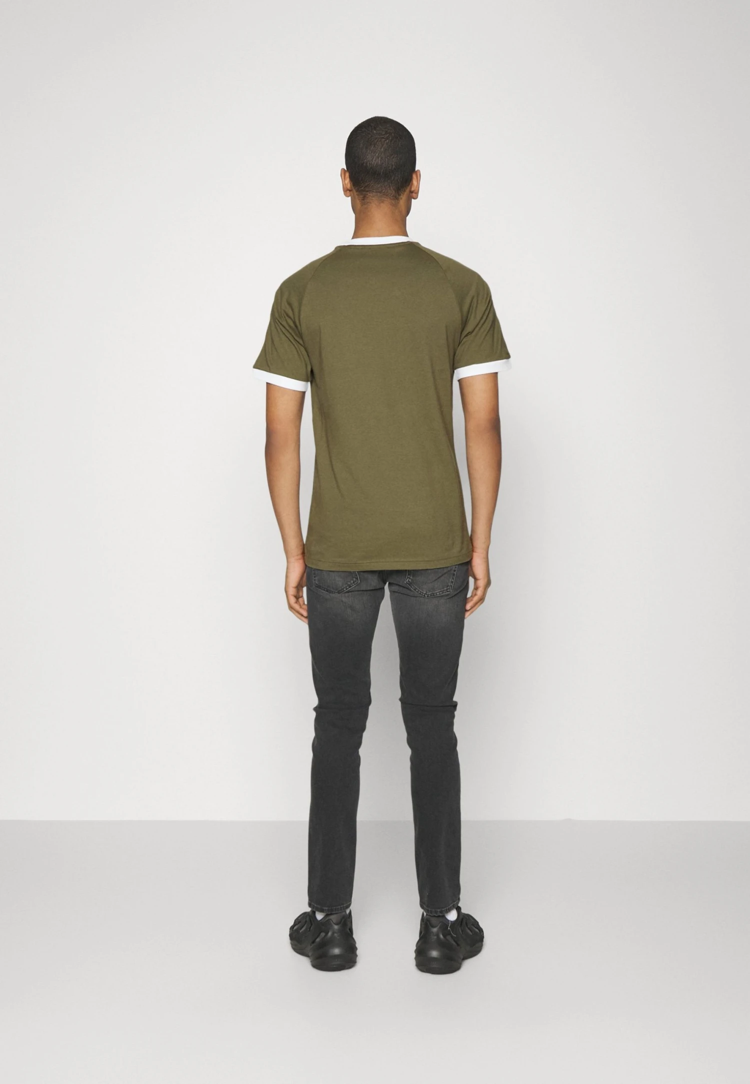 Adidas Originals 3 Stripes Tee Unisex - Print T-Shirt - Olive Strata 5 Adidas Originals 3 Stripes Tee Unisex - Print T-Shirt - Olive Strata - Image 3