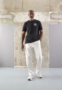 Adidas Originals Cloud Tee - Print T-Shirt - Black -Adidas Shop 7b1fa737924042478451671652d59888