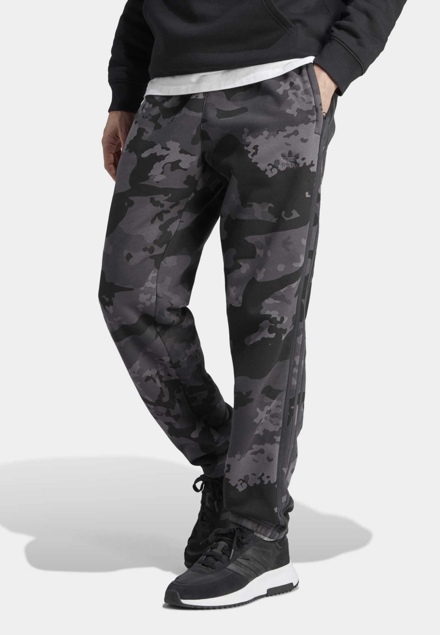 Adidas Originals Graphics - Tracksuit Bottoms - Carbon 3 Adidas Originals Graphics - Tracksuit Bottoms - Carbon