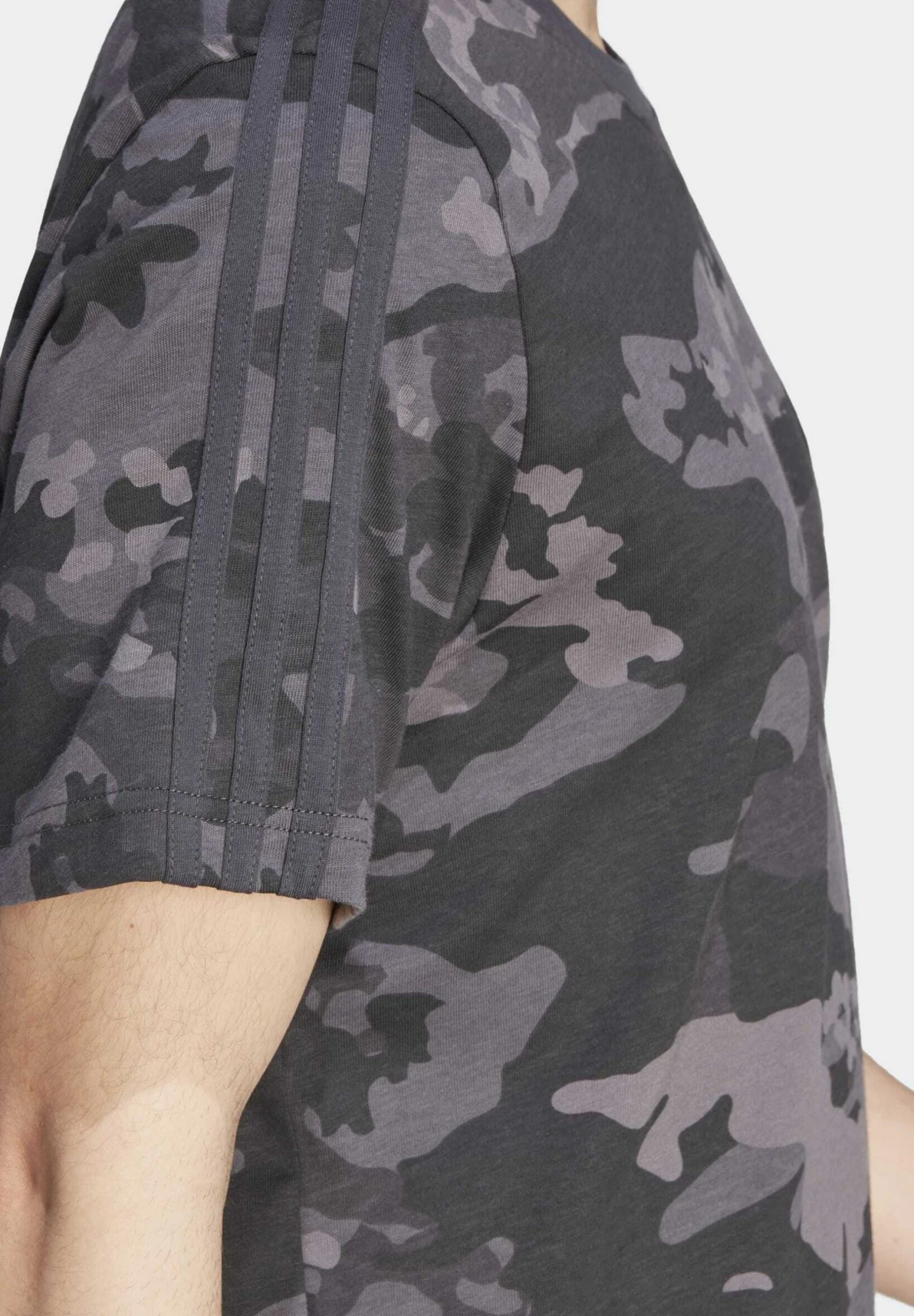 Adidas Originals Graphics Camo - Print T-Shirt - Carbon 6 Adidas Originals Graphics Camo - Print T-Shirt - Carbon - Image 4