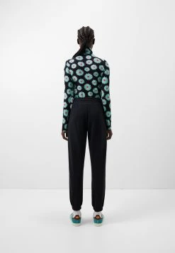 Adidas Originals Adicolor 70S Pants - Tracksuit Bottoms 11 Adidas Originals Adicolor 70S Pants - Tracksuit Bottoms -Adidas Shop 98012e3a74c3471d9f173c313e74fe5b