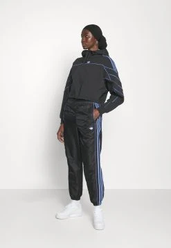 Adidas Originals Archive Cutline Cropped Hoodie - Sweatshirt - Black -Adidas Shop a418da274ffd4b10834e496405b94774