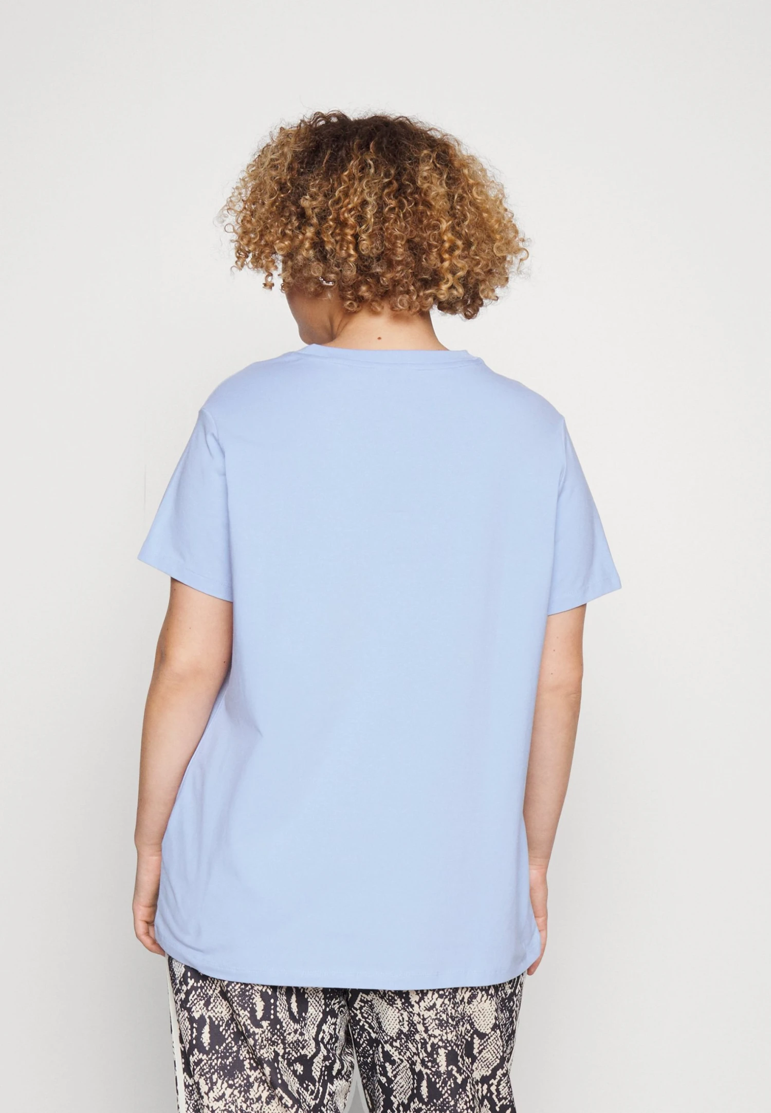 Adidas Originals Trefoil Tee - Print T-Shirt 5 Adidas Originals Trefoil Tee - Print T-Shirt - Image 3