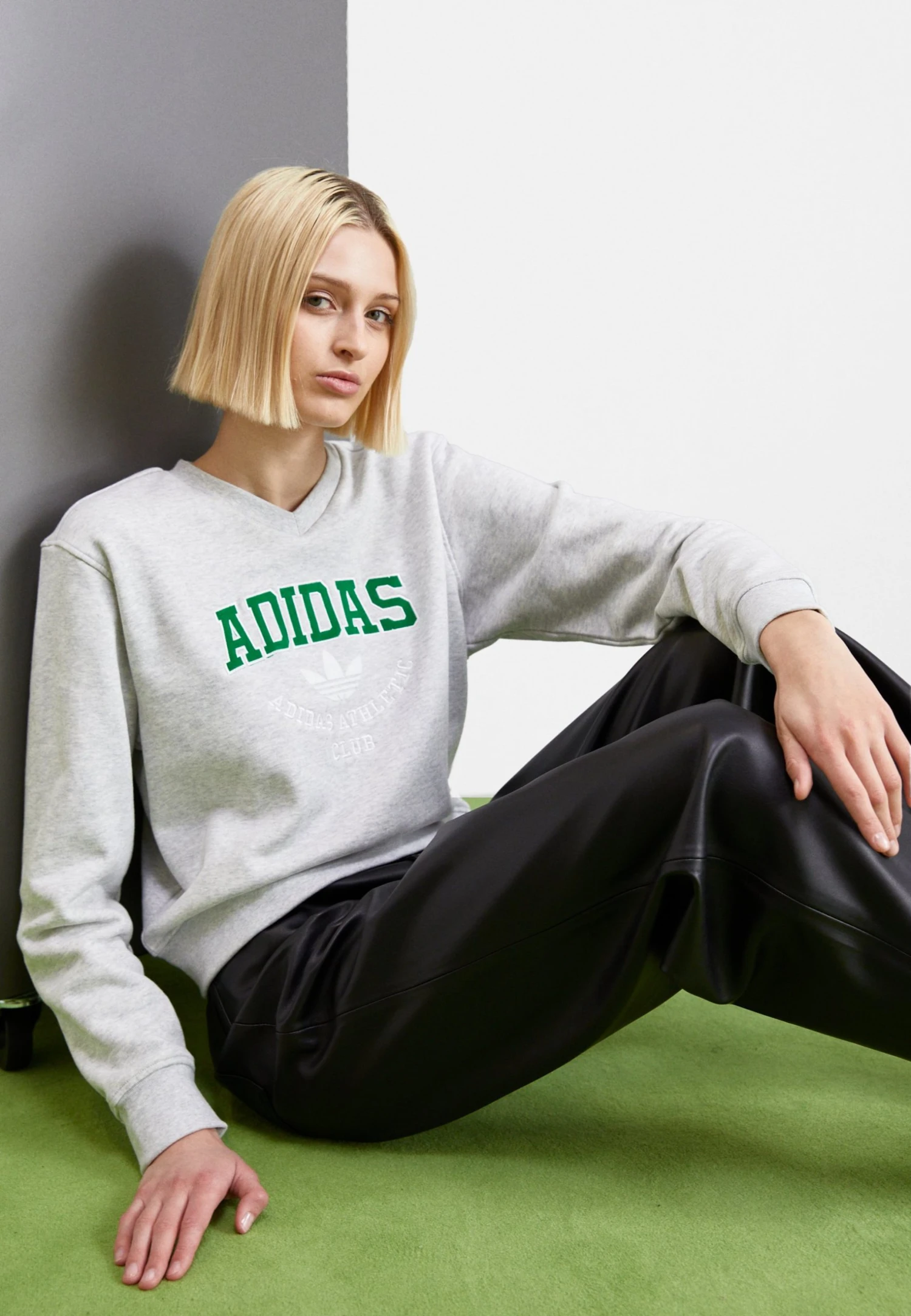 Adidas Originals Crew - Sweatshirt - Light Grey Heather 3 Adidas Originals Crew - Sweatshirt - Light Grey Heather