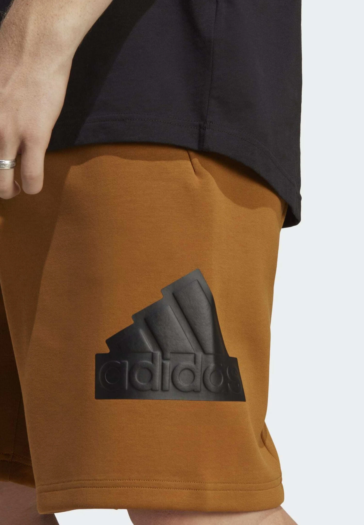 Adidas Sportswear Future Icons Badge Of Sport - Shorts - Bronze Strata 5 Adidas Sportswear Future Icons Badge Of Sport - Shorts - Bronze Strata - Image 3