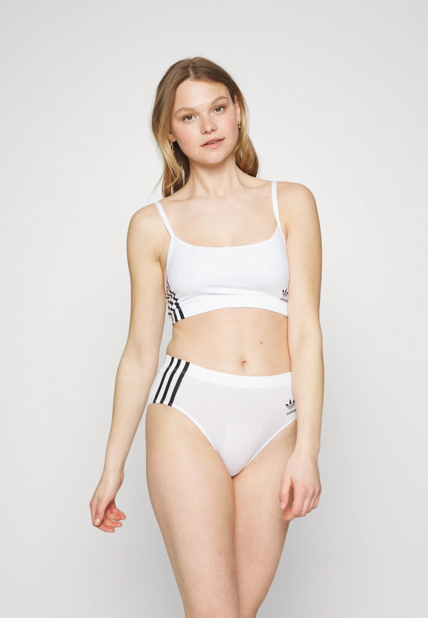 Adidas Originals Scoop Bralette - Bustier - White 4 Adidas Originals Scoop Bralette - Bustier - White - Image 2