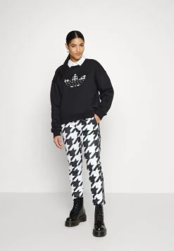 Adidas Originals Houndstooth Trefoil Infill Graphic - Sweatshirt - Black -Adidas Shop b0f720a904c74081b6463fcec2122cd1