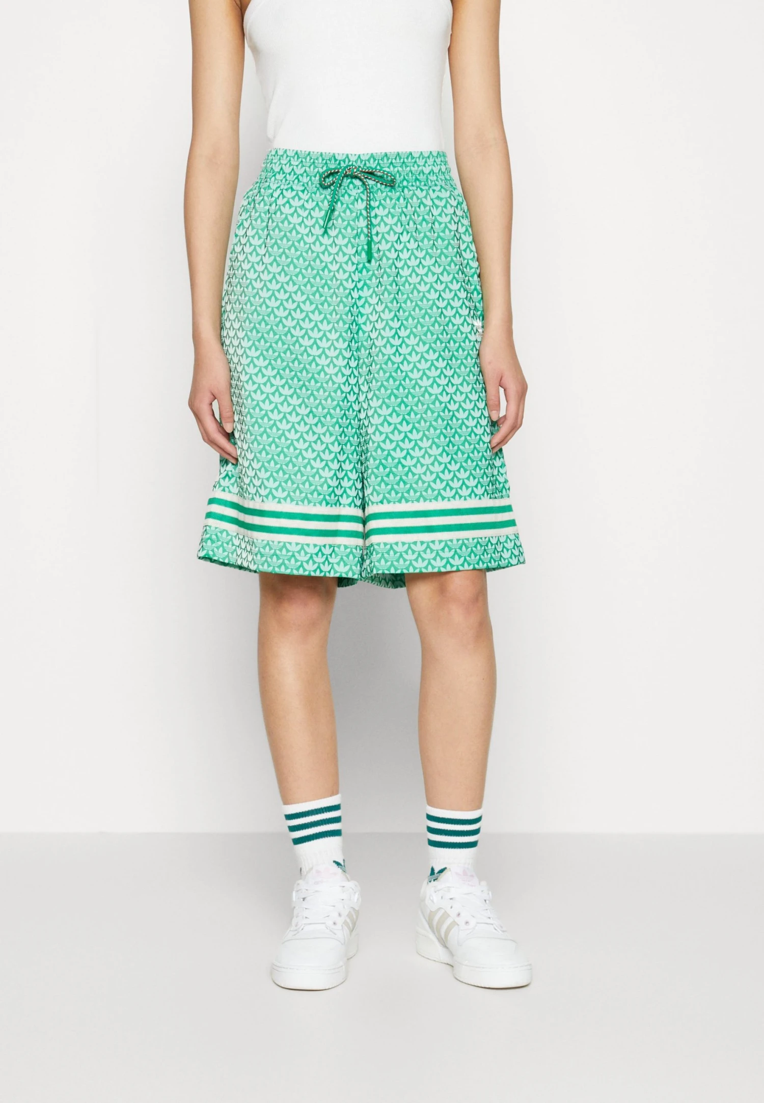 Adidas Originals Adicolor 70S - Shorts - Green 5 Adidas Originals Adicolor 70S - Shorts - Green - Image 3