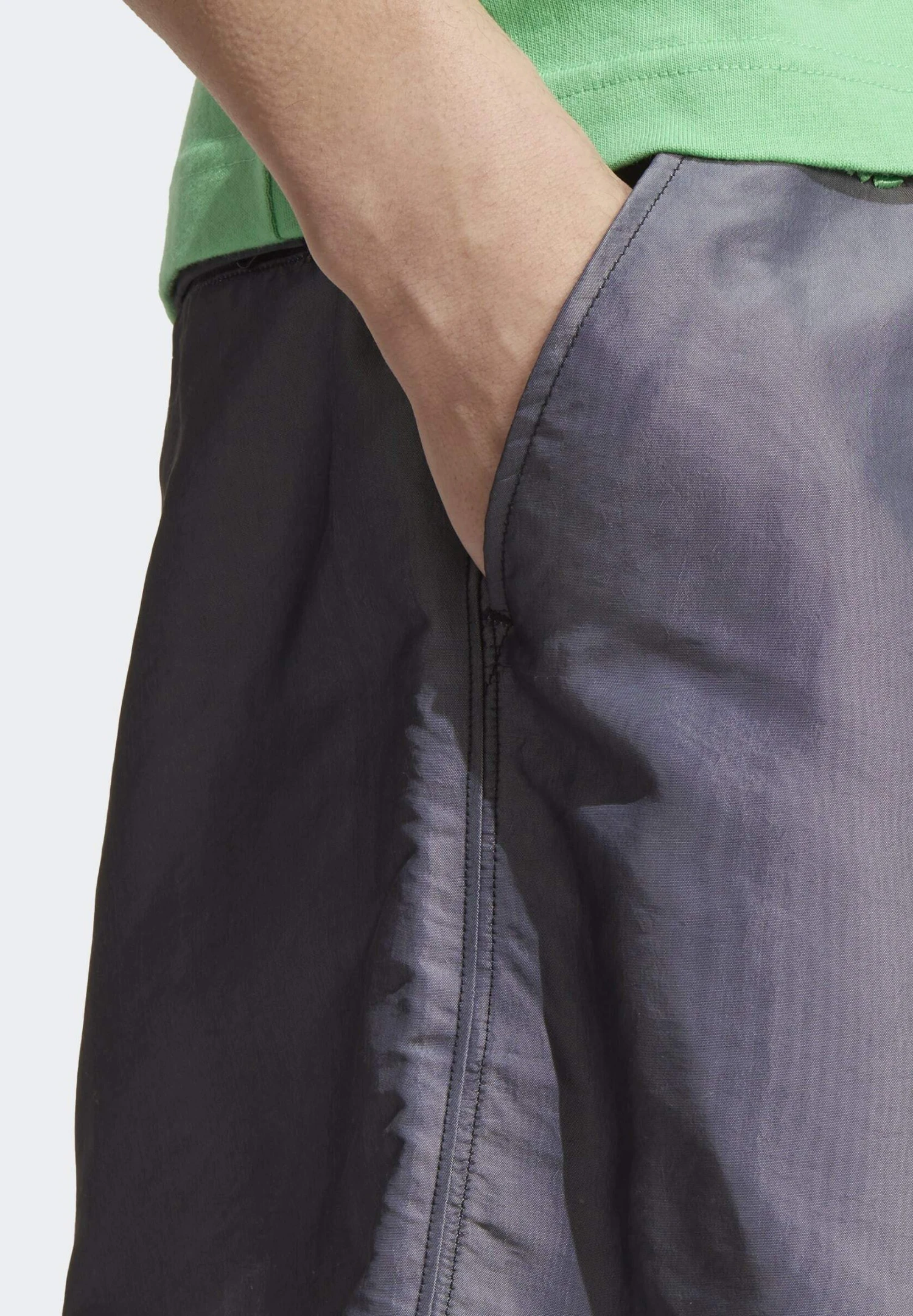 Adidas Originals Neuclass Q2 - Shorts - Black 5 Adidas Originals Neuclass Q2 - Shorts - Black - Image 3