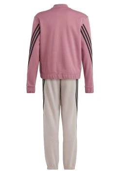 Adidas Sportswear Future Icons Set - Tracksuit - Pink Strata Black -Adidas Shop c755109fd2b24eb8ad06b1bd6aa64e5c