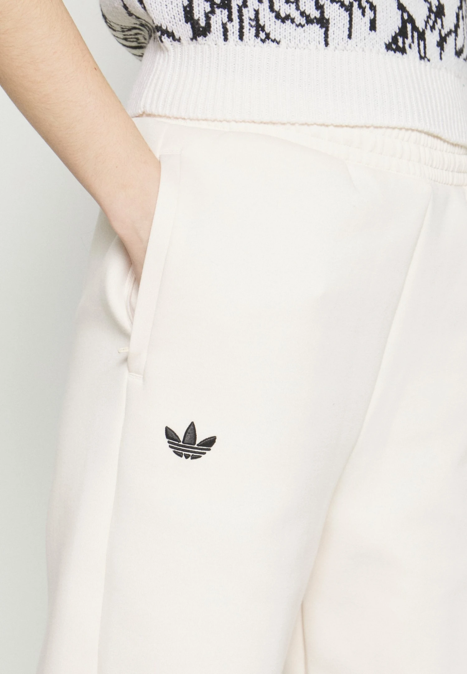 Adidas Originals Neuclassics Joggers - Tracksuit Bottoms 10 Adidas Originals Neuclassics Joggers - Tracksuit Bottoms - Image 8