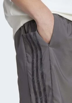 Adidas Sportswear Chelsea - Sports Shorts - Grey Five Black -Adidas Shop dbab74c15e654bd98ba4bc9dc1fc4ea8