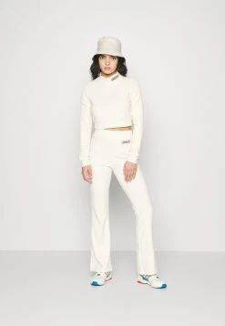 Adidas Originals Cropped - Long Sleeved Top - White 12 Adidas Originals Cropped - Long Sleeved Top - White -Adidas Shop e94e31a9fd28463eada00f980f0cc54e