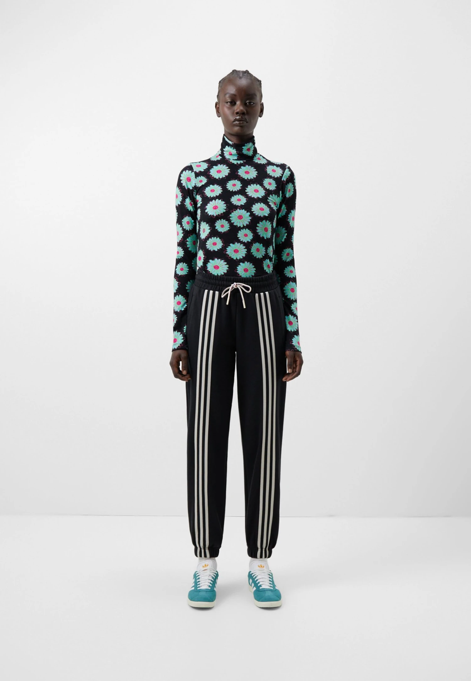 Adidas Originals Adicolor 70S Pants - Tracksuit Bottoms 3 Adidas Originals Adicolor 70S Pants - Tracksuit Bottoms