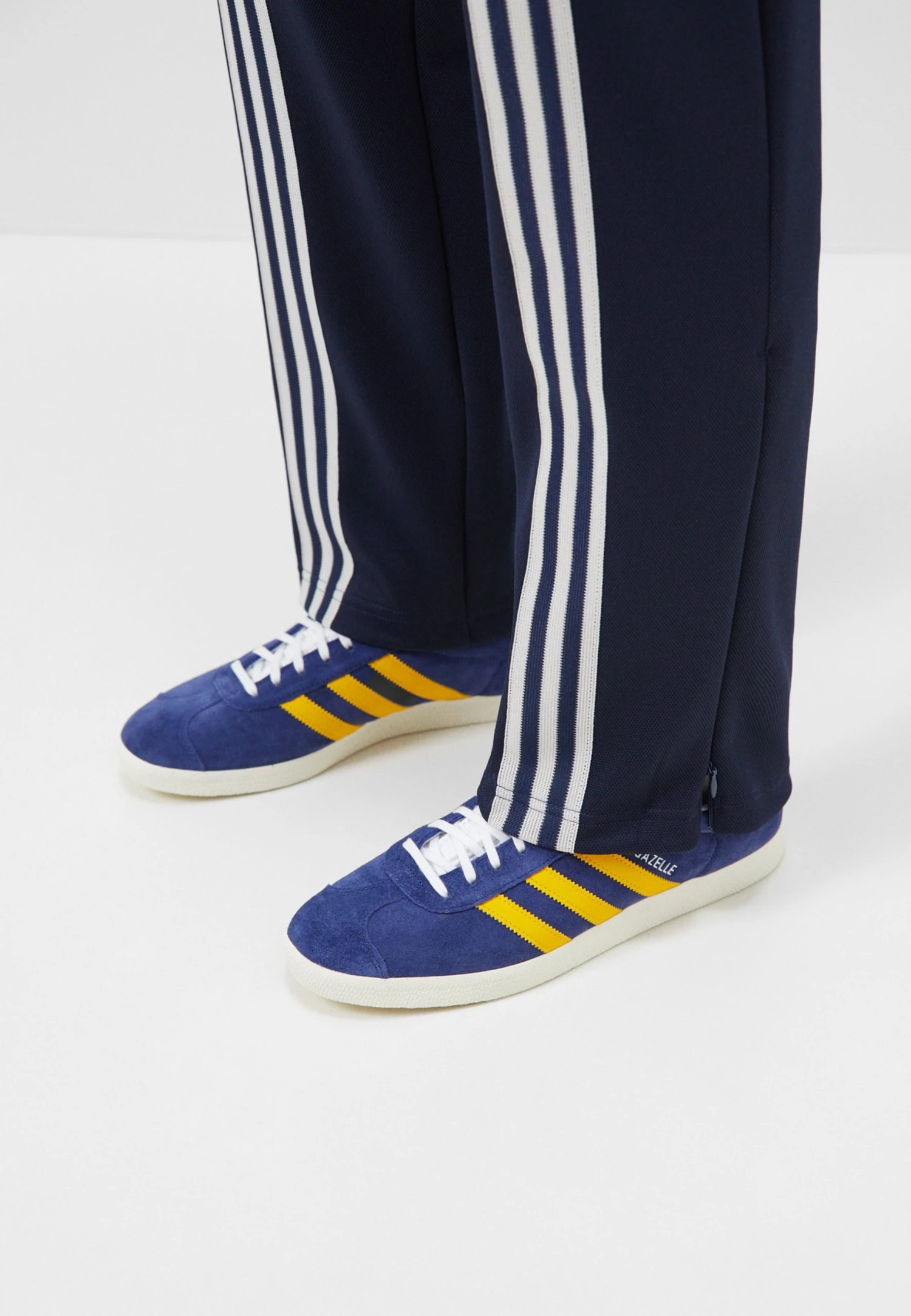 Adidas Originals King Pant - Tracksuit Bottoms - Night Indigo 9 Adidas Originals King Pant - Tracksuit Bottoms - Night Indigo - Image 7
