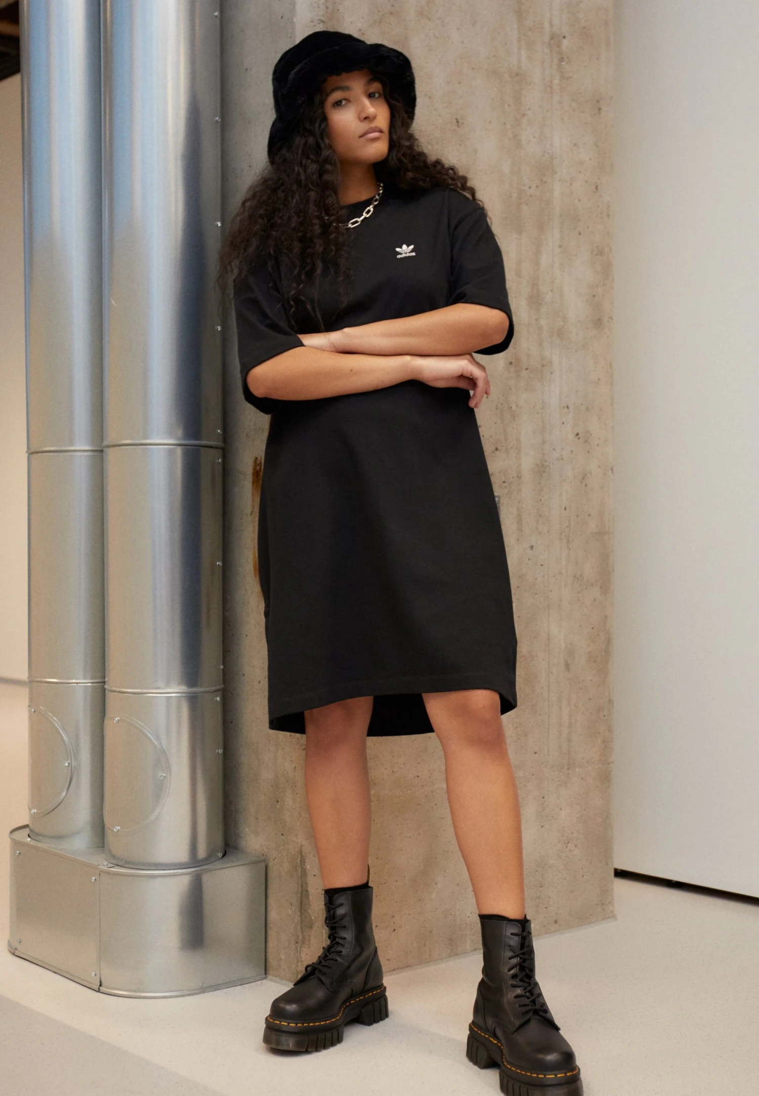 Adidas Originals Adicolor Classics Big Trefoil Tee Dress - Jersey Dress - Black 4 Adidas Originals Adicolor Classics Big Trefoil Tee Dress - Jersey Dress - Black - Image 2